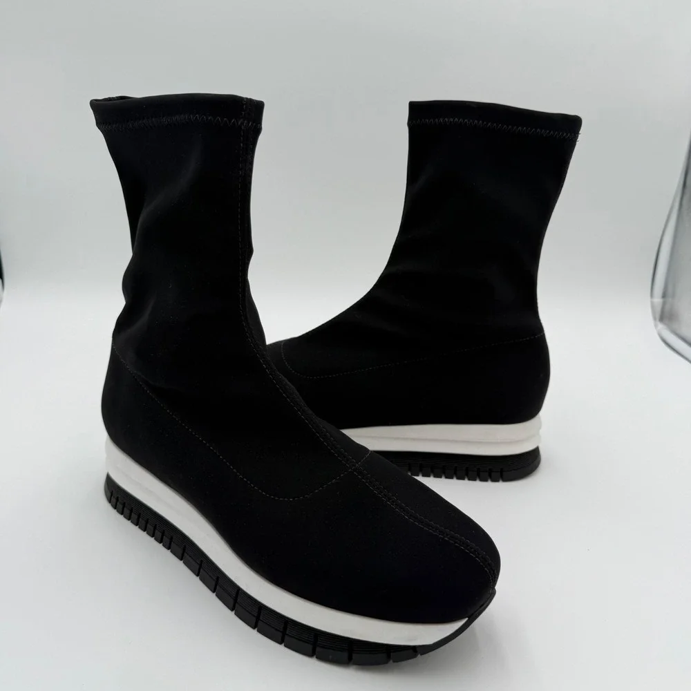 NWOT La‎ Canadienne Nina Pull On Sock Boots City Dry Bootie 10 Black Platform